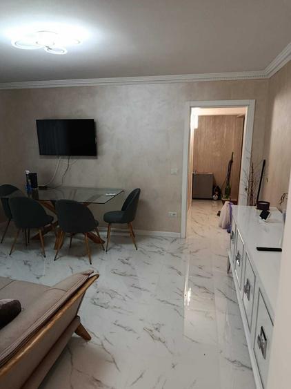 Apartament cu 3 camere semidecomandat în Săvinești