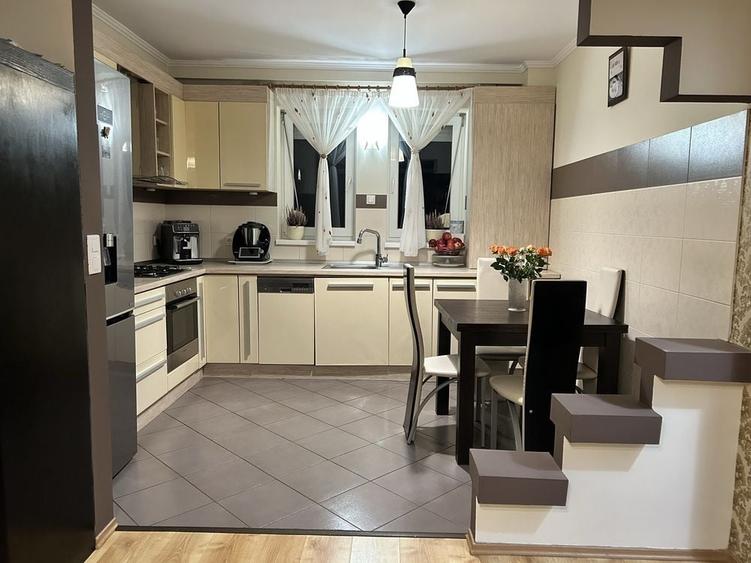 Apartament cu 3 camere decomandat în Exterior Vest