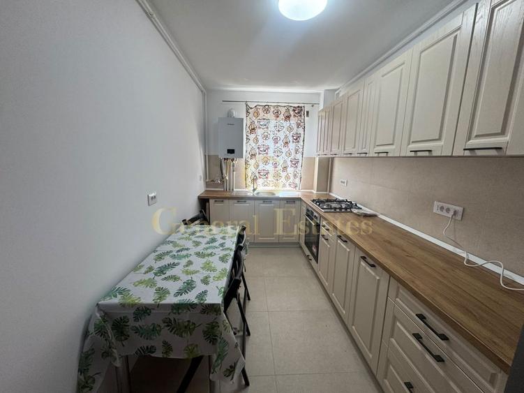 Apartament cu 2 camere decomandat în Tractorul