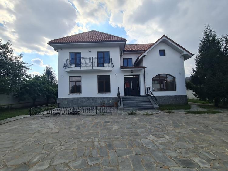 Casă individuală cu 5 camere cu Canalizare în Nord