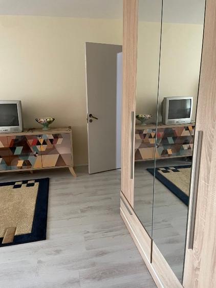Apartament cu 2 camere semidecomandat în P-ța Victoriei