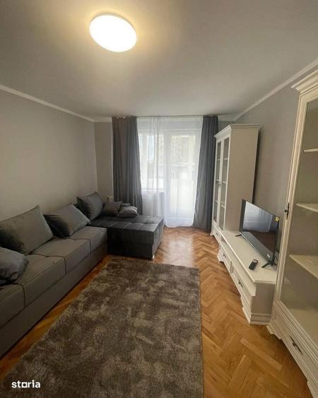 Apartament cu 3 camere decomandat în Central