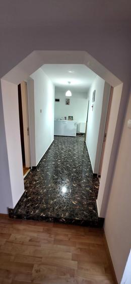 Casă cu 4 camere în Tomșani