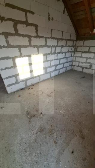 Casă individuală cu 4 camere cu Garaj în Teslui