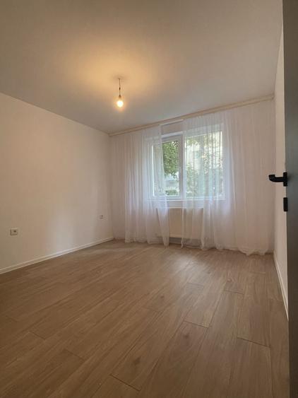 Apartament cu 2 camere semidecomandat, mobilat în Est