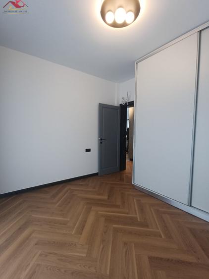 Apartament cu 3 camere decomandat în Turnișor