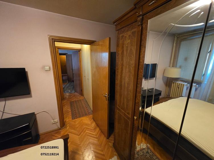 Apartament cu 3 camere semidecomandat în Baba Novac