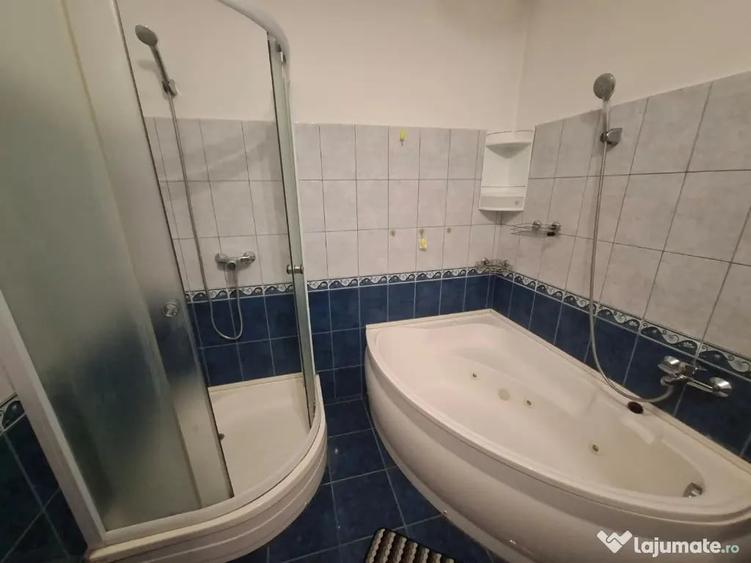 Apartament cu 3 camere semidecomandat în Vest