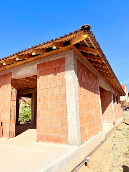 Casă individuală cu 4 camere cu Teren 730 Mp în Central