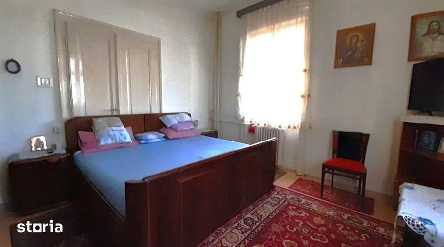 Casă cu 8 camere cu Canalizare în Tipografilor