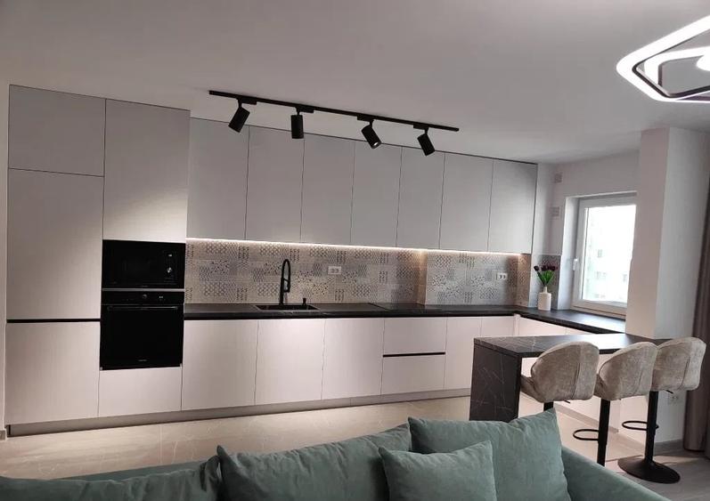 Apartament cu 3 camere decomandat, mobilat în Tractorul