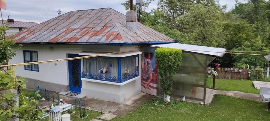 Casă cu Teren 8266 Mp în Central