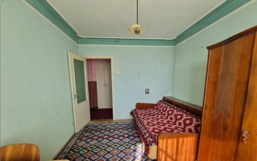 Apartament cu 3 camere decomandat, mobilat în Tătărași