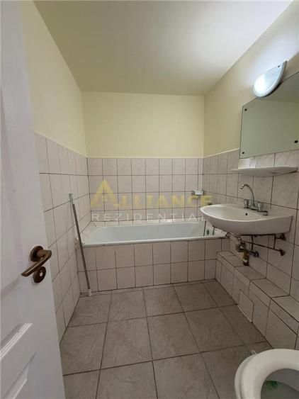 Apartament cu 2 camere semidecomandat în Progresul