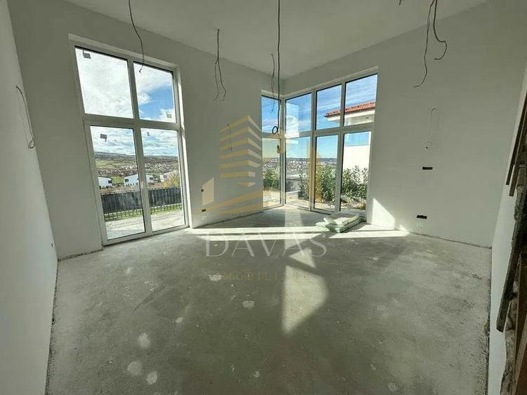 Casă individuală cu 5 camere cu Teren 280 Mp în Borhanci
