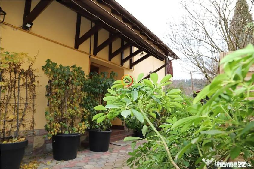 Casă cu 5 camere cu Teren 440 Mp în Central