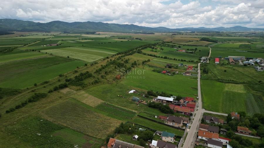 Teren Construcții intravilan de 1150 mp, în Rotbav