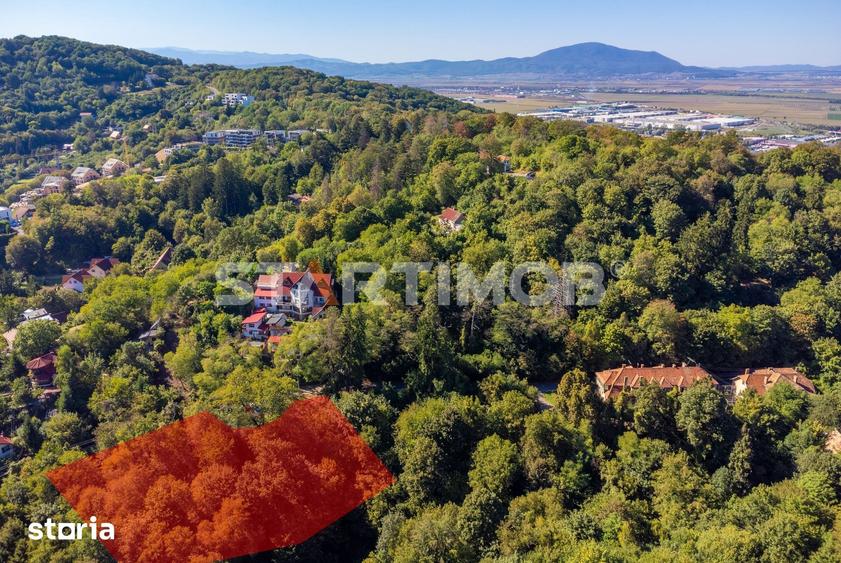 Teren de 2385 mp, în Schei