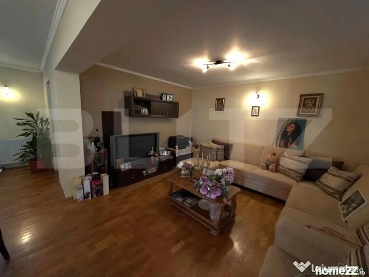 Casă cu 7 camere cu Teren 776 Mp în Păulești