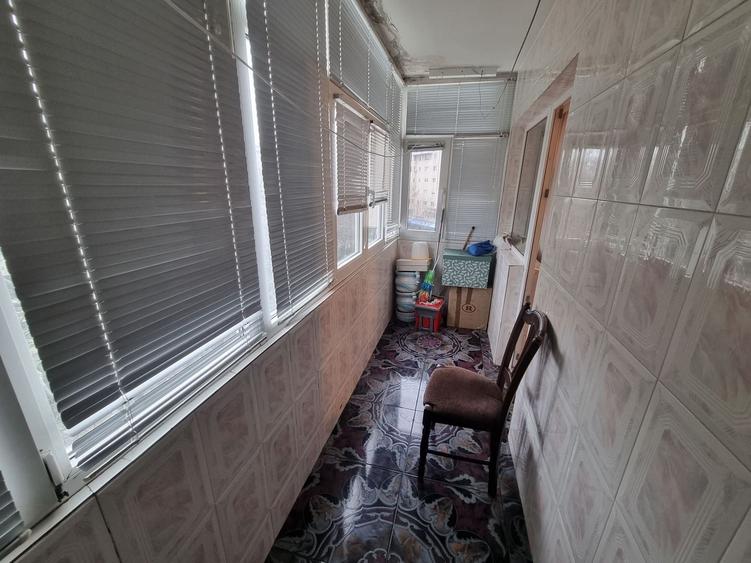 Apartament cu 4 camere decomandat, mobilat în Faleza Nord