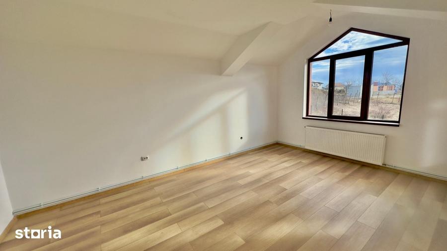 Casă cu 5 camere cu Teren 760 Mp în Miroslava