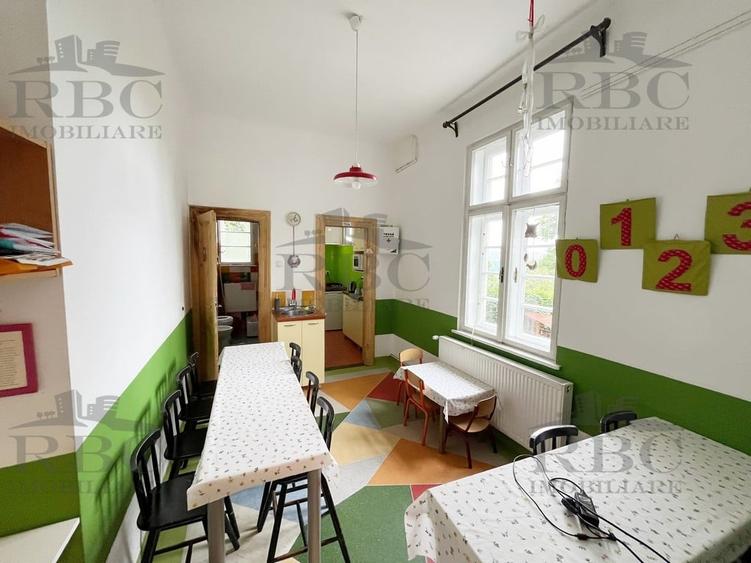 Casă individuală cu 5 camere cu Canalizare în Central