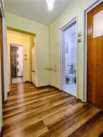 Apartament cu 3 camere decomandat în Titan