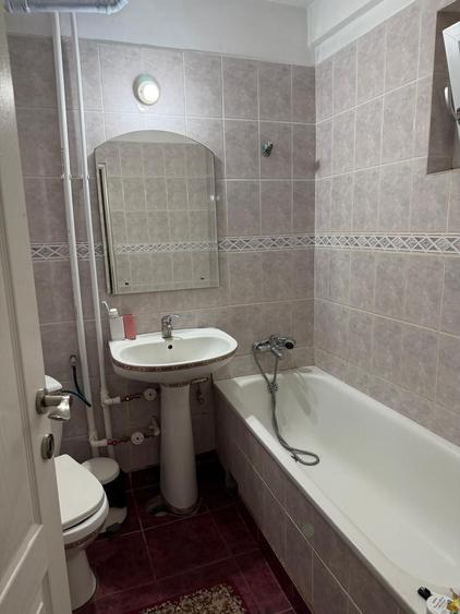 Apartament cu 3 camere decomandat în Valea Rosie