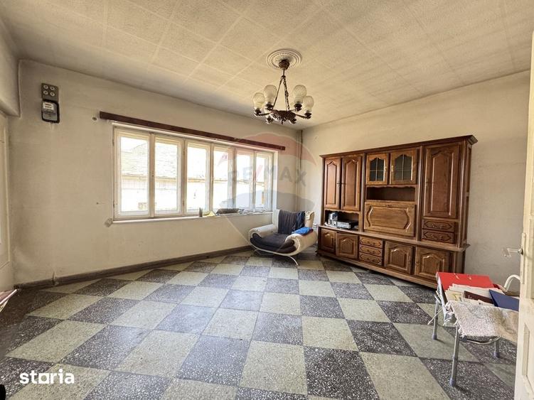 Casă cu 3 camere cu Teren 479 Mp în Central