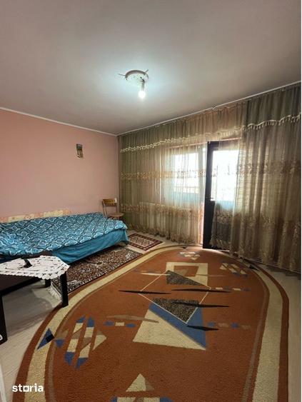 Apartament cu 3 camere decomandat în Gară