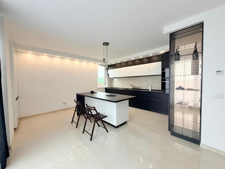 Penthouse cu 3 camere decomandat în Cug