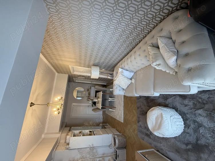 Apartament cu 3 camere decomandat în Florești