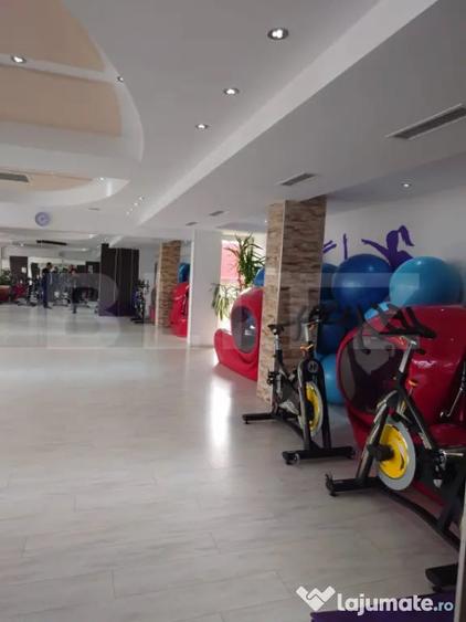 Spațiu comercial, de 290 mp, în Micro 3