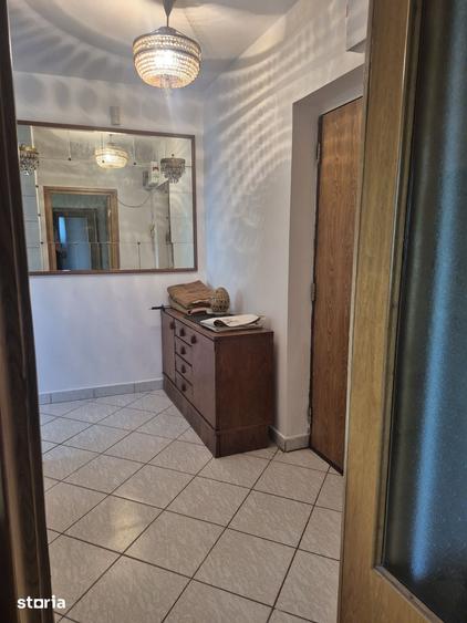 Apartament cu 2 camere semidecomandat în Grivița