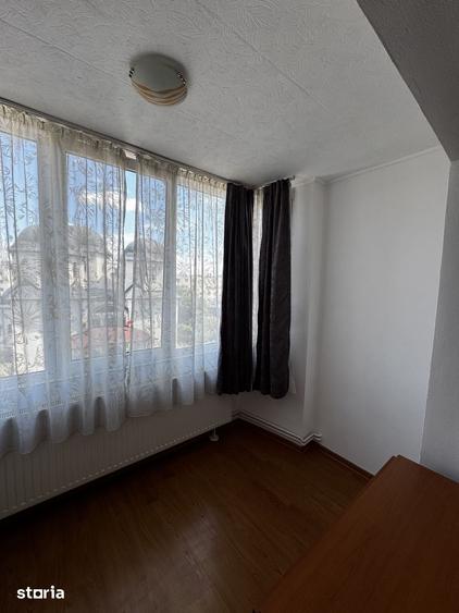 Apartament cu 3 camere decomandat în Tractorul