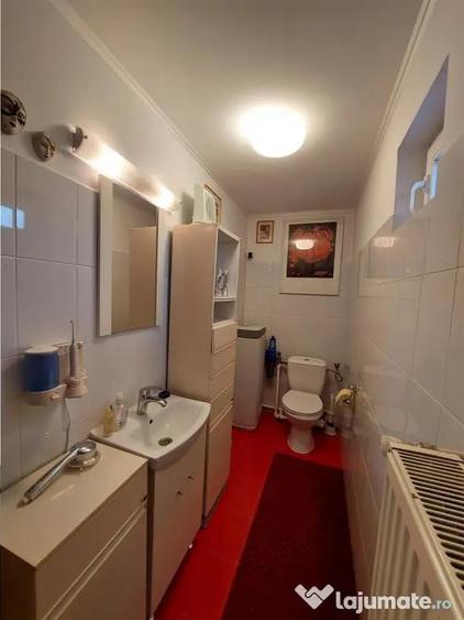 Casă cu 5 camere cu Teren 7241 Mp în Central