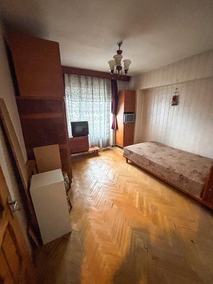 Apartament cu 4 camere decomandat în Gară