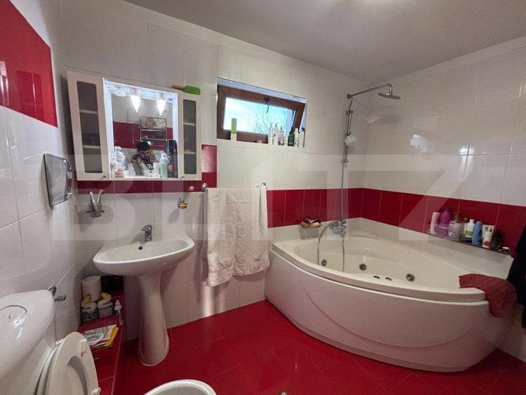 Casă cu 5 camere cu Teren 2300 Mp în Aninoasa