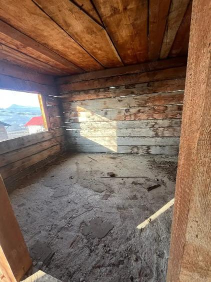 Casă cu 6 camere cu Teren 540 Mp în Săcel