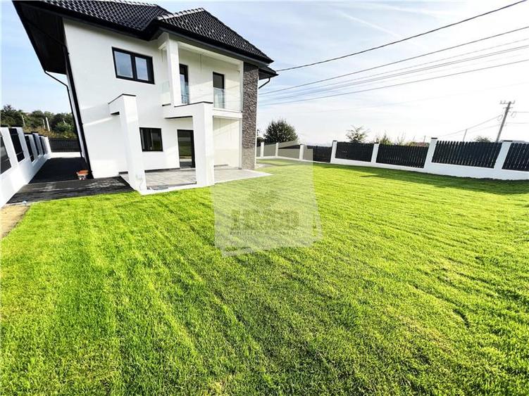 Casă individuală cu 5 camere cu Teren 500 Mp în Exterior Est