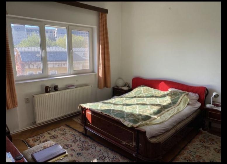 Apartament cu 3 camere semidecomandat în Gara de Nord