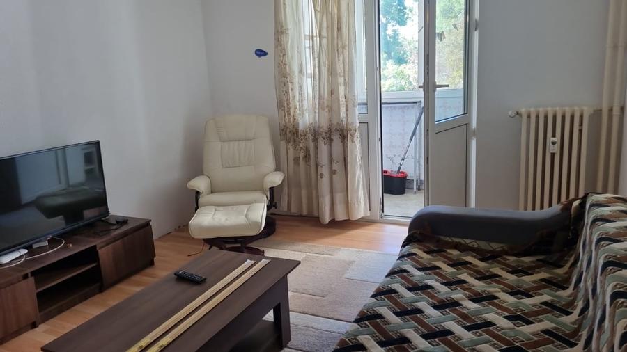 Apartament cu 3 camere decomandat în Titan