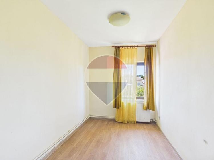 Casă individuală cu 5 camere cu Teren 1684 Mp în Pucioasa-Sat