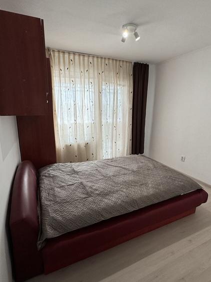 Apartament cu 3 camere decomandat în Rogerius