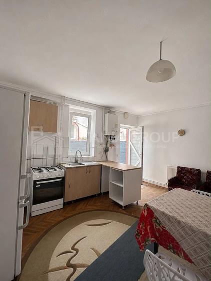 Apartament cu 3 camere decomandat în Schei