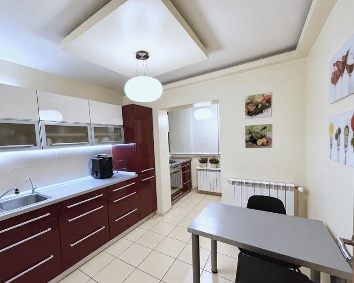 Apartament cu 3 camere decomandat, mobilat în Bucovina