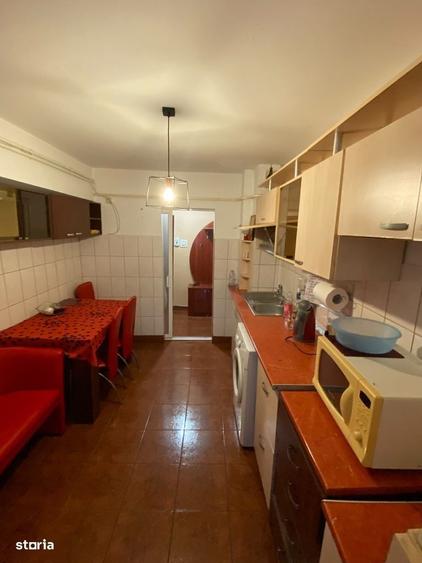 Apartament cu 4 camere în Micro 18
