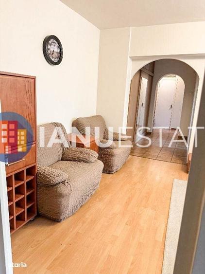 Apartament cu 3 camere semidecomandat în Tineretului