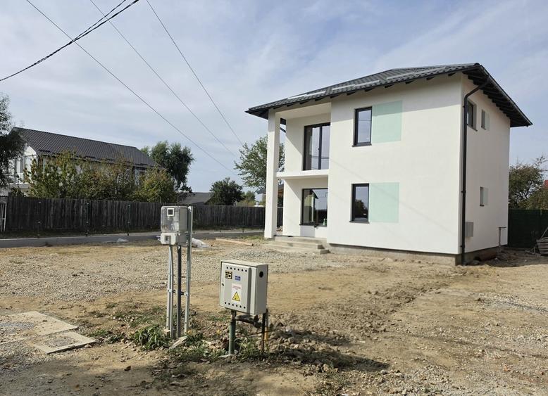 Casă cu 3 camere în Ștefănești