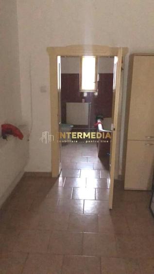 Casă individuală cu 3 camere cu Canalizare în Central